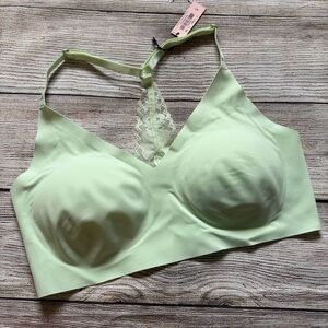 Victoria’s Secret Seamless Naked Smooth Laser Cut Bralette NWT Women’s Small